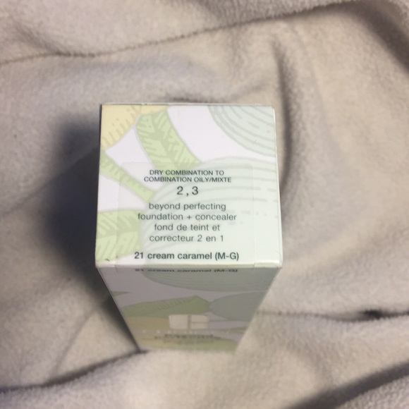 Clinique beyond perfecting foundation + concealer - Picture 4 of 5